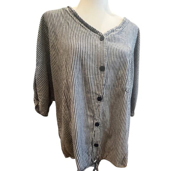 Time & Tru Gray & White Striped Button Up Top - 2XL - Picture 1 of 6